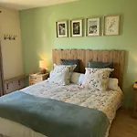 Au Pre Des Chants בית הארחה 3*