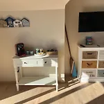 Au Pre Des Chants בית הארחה 3*